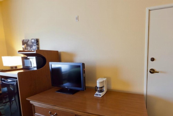 Country Inn & Suites by Radisson, Salina, KS image 27