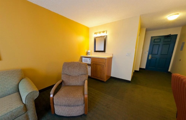 Country Inn & Suites by Radisson, Salina, KS image 30