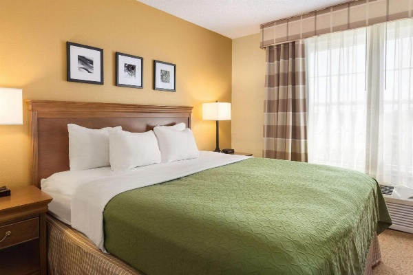 Country Inn & Suites by Radisson, Salina, KS image 5
