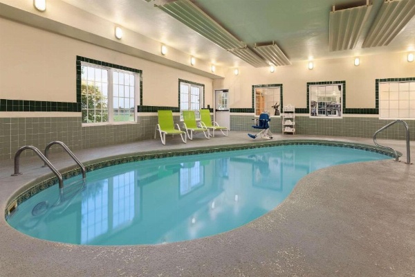 Country Inn & Suites by Radisson, Salina, KS image 9